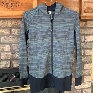 Womens lululemon size 10 olive green zip up jacket